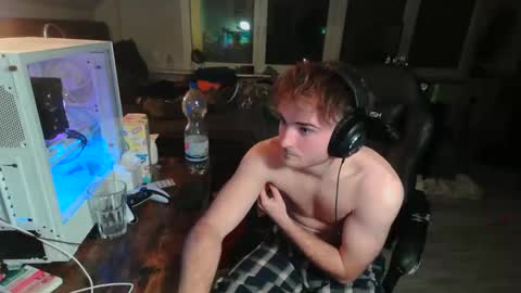 wollenjunge2006 online show from 11/10/25, 09:58