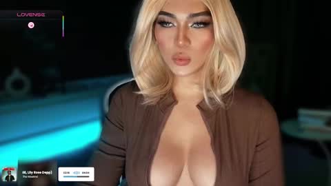 Snapshot of womanofyourdesire_ts chatting on 10/27/25, 02:26 Julia online show from 10/27/25, 02:26