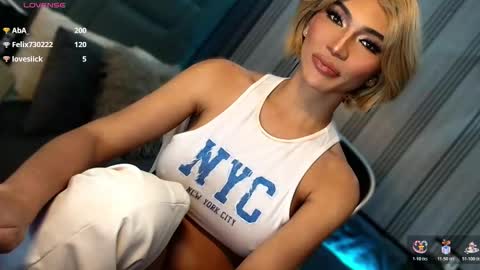 Julia online show from 03/08/26, 04:33