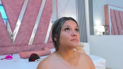 wonderkloe_ online show from 03/01/26, 01:40