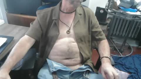 Snapshot of woodworker6473 chatting on 06/25/26, 07:29 woodworker6473 online show from 06/25/26, 07:29