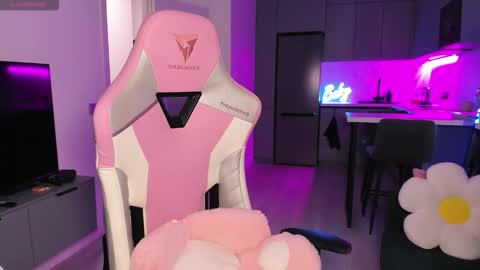 Emi online show from 10/01/25, 05:08