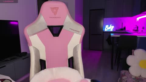 Emi online show from 11/19/25, 04:29