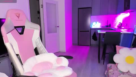 Emi online show from 11/20/25, 04:07