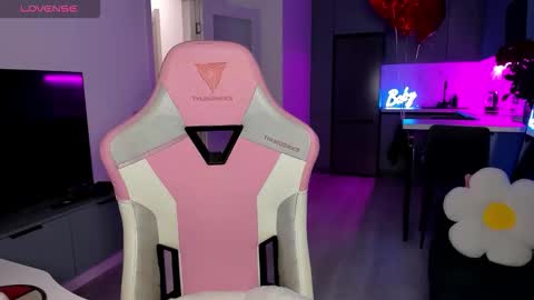 Emi online show from 02/21/26, 04:13