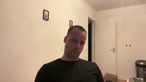 Snapshot of wsvogel chatting on 11/14/25, 04:17 joejoe online show from 11/14/25, 04:17