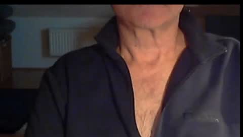 Snapshot of wuki123 chatting on 11/10/25, 03:44 Wuki online show from 11/10/25, 03:44