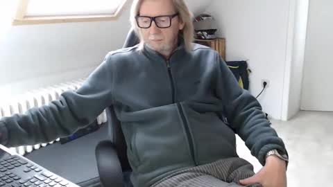 WyattEarp64 online show from 11/27/25, 10:50