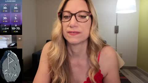 Snapshot of wynfreya chatting on 05/19/26, 11:05 Wyn online show from 05/19/26, 11:05