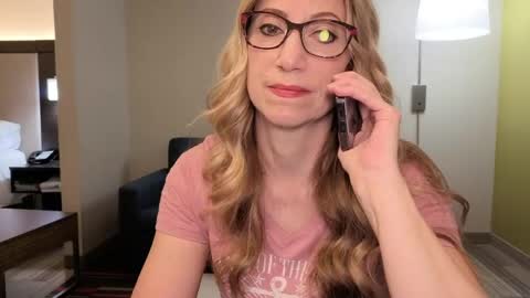 Snapshot of wynfreya chatting on 05/20/26, 12:11 Wyn online show from 05/20/26, 12:11