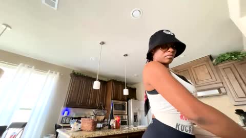 Wynter Heat online show from 09/18/25, 08:44