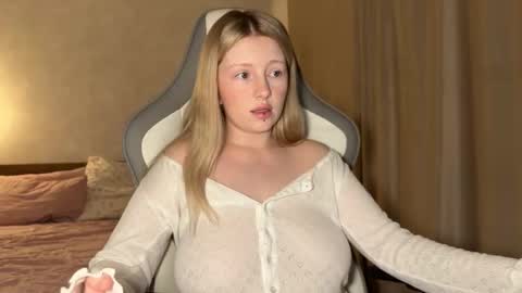 Snapshot of x__ivy_x chatting on 10/23/25, 04:06 eva online show from 10/23/25, 04:06