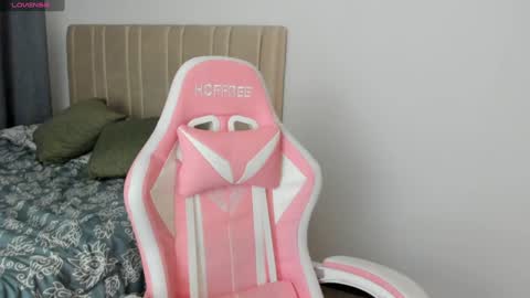 Snapshot of x_allison02x chatting on 01/08/25, 11:41 Allison online show from 01/08/25, 11:41