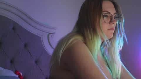 Snapshot of x_dreamgirl_x chatting on 01/24/25, 06:24 Mariah online show from 01/24/25, 06:24