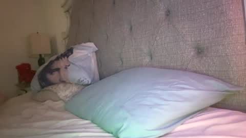 Snapshot of x_dreamgirl_x chatting on 09/21/25, 01:18 Mariah online show from 09/21/25, 01:18