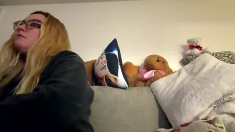 Snapshot of x_dreamgirl_x chatting on 10/08/25, 06:11 Mariah online show from 10/08/25, 06:11
