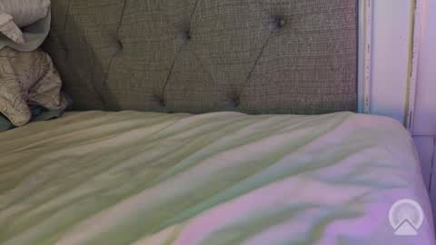 Snapshot of x_dreamgirl_x chatting on 10/18/25, 02:14 Mariah online show from 10/18/25, 02:14
