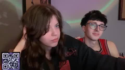 Snapshot of x_files_t chatting on 09/23/25, 10:13 Philipp and Este online show from 09/23/25, 10:13