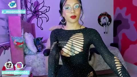 Snapshot of x_moonshine chatting on 12/18/24, 06:10     s  s      s   online show from 12/18/24, 06:10