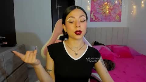 Snapshot of x_moonshine chatting on 10/23/25, 02:44     s  s      s   online show from 10/23/25, 02:44