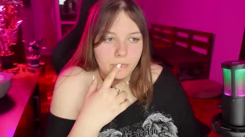 LOVE NERDS ONLY online show from 12/23/25, 04:10