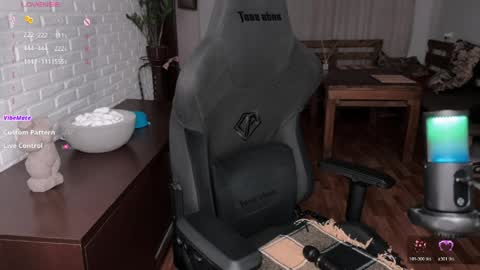 LOVE NERDS ONLY online show from 04/10/26, 05:23