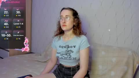 Snapshot of x_purr_agatha_x chatting on 09/22/25, 03:47 Agatha online show from 09/22/25, 03:47