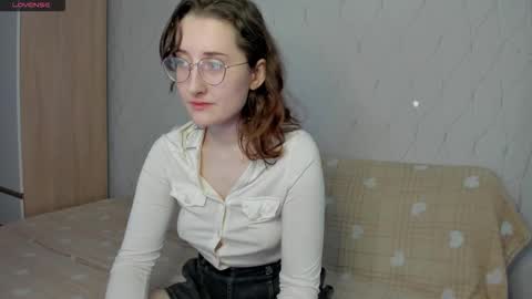 Snapshot of x_purr_agatha_x chatting on 10/22/25, 02:34 Agatha online show from 10/22/25, 02:34
