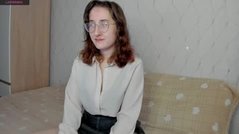 Snapshot of x_purr_agatha_x chatting on 10/27/25, 02:37 Agatha online show from 10/27/25, 02:37