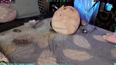 Snapshot of xaevynne chatting on 02/18/25, 09:54 Xaevynne  Sometimes Milla Milla The Cute as a Buttom Brunette     online show from 02/18/25, 09:54