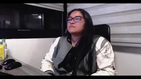 xander_taylor_ online show from 11/04/25, 05:06