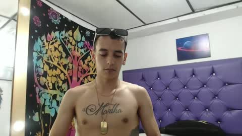 Snapshot of xandressex chatting on 01/28/25, 07:32 Andres online show from 01/28/25, 07:32