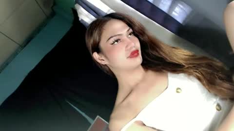 Snapshot of xangel_redx chatting on 12/10/24, 01:22 ANGEL online show from 12/10/24, 01:22