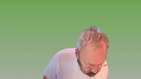 Snapshot of xarkevis chatting on 12/14/24, 07:03 X4RK3V15 online show from 12/14/24, 07:03