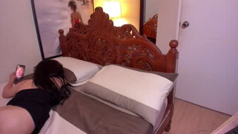 Snapshot of xcaragreyx chatting on 12/19/24, 08:34 3 CARA 3 online show from 12/19/24, 08:34