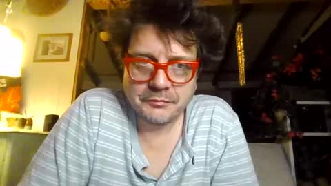 Snapshot of xcienfue chatting on 06/20/26, 10:40 Peter online show from 06/20/26, 10:40