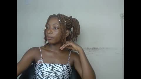 Snapshot of xcreamypussy chatting on 12/24/24, 11:00 xcreamypussy online show from 12/24/24, 11:00