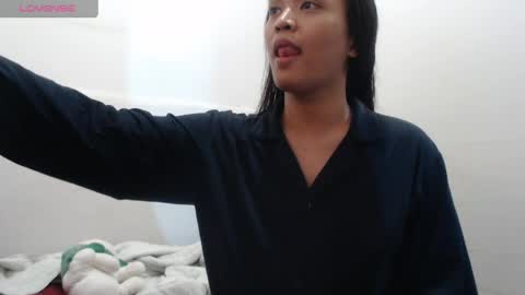 xhotlickerkiarax online show from 06/04/26, 12:00