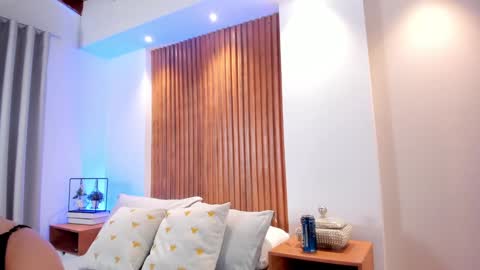 XIMENA LOPEZ online show from 11/24/25, 07:46