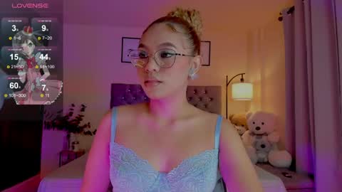Snapshot of ximena_sotto1 chatting on 05/15/26, 09:44 camila online show from 05/15/26, 09:44