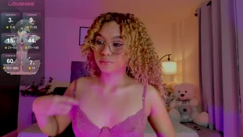 Snapshot of ximena_sotto1 chatting on 05/26/26, 08:16 camila online show from 05/26/26, 08:16