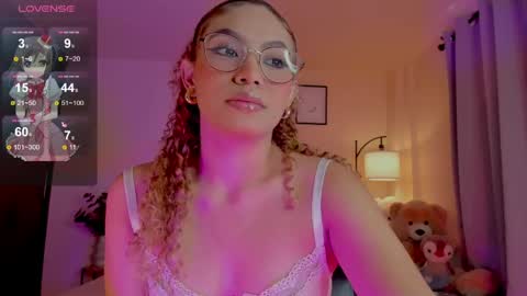 Snapshot of ximena_sotto1 chatting on 06/08/26, 07:25 camila online show from 06/08/26, 07:25