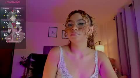 Snapshot of ximena_sotto1 chatting on 06/18/26, 08:57 camila online show from 06/18/26, 08:57