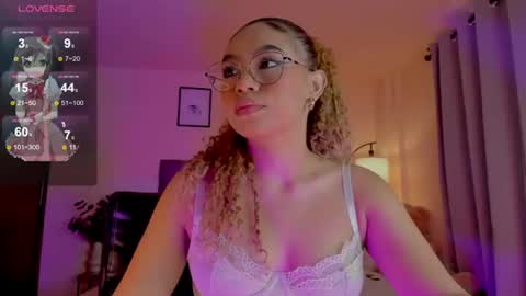 Snapshot of ximena_sotto1 chatting on 06/19/26, 08:34 camila online show from 06/19/26, 08:34