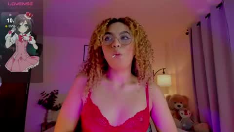 Snapshot of ximena_sotto1 chatting on 06/21/26, 07:05 camila online show from 06/21/26, 07:05