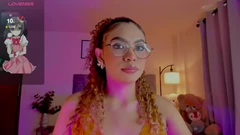 Snapshot of ximena_sotto1 chatting on 06/28/26, 06:03 camila online show from 06/28/26, 06:03