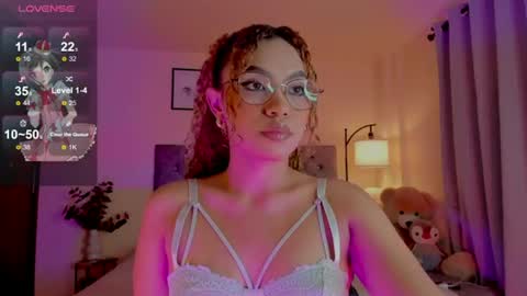 Snapshot of ximena_sotto1 chatting on 07/03/26, 08:37 camila online show from 07/03/26, 08:37