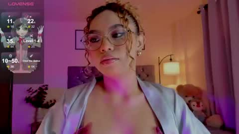 Snapshot of ximena_sotto1 chatting on 07/04/26, 08:48 camila online show from 07/04/26, 08:48