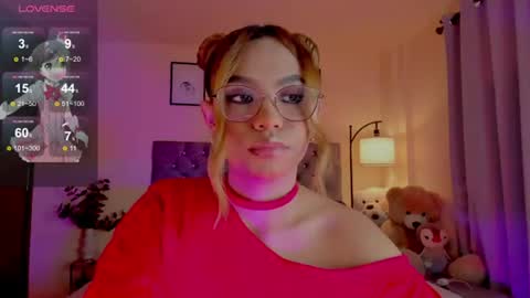 Snapshot of ximena_sotto1 chatting on 07/05/26, 06:26 camila online show from 07/05/26, 06:26