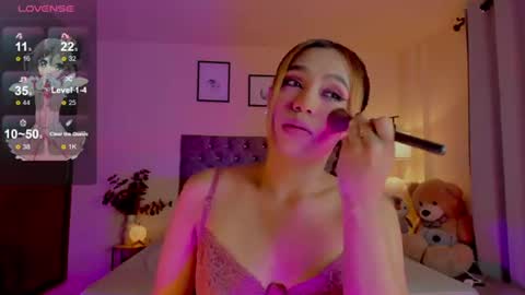 Snapshot of ximena_sotto1 chatting on 07/11/26, 10:00 camila online show from 07/11/26, 10:00
